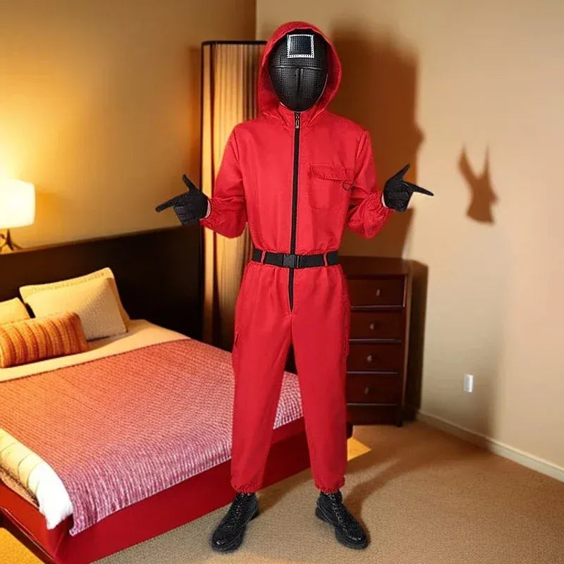 Déguisement adulte Squid Game rouge avec masque de garde carré, parfait pour cosplay ou Halloween.