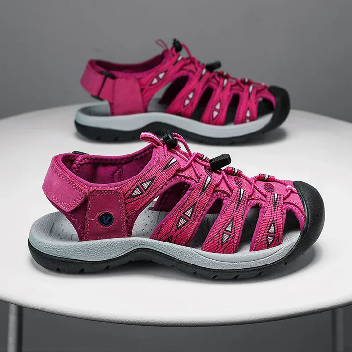 Sandales estivales femme confortables pour la randonnée, avec semelle respirante et design léger.
