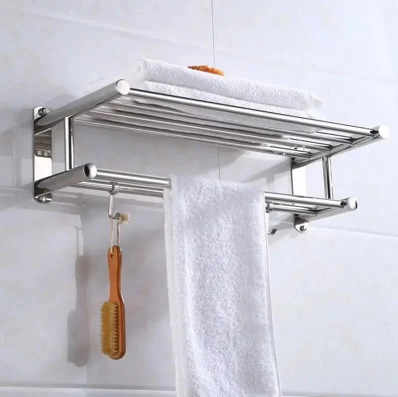 Porte-serviettes mural élégant en acier inoxydable pour salle de bain moderne.