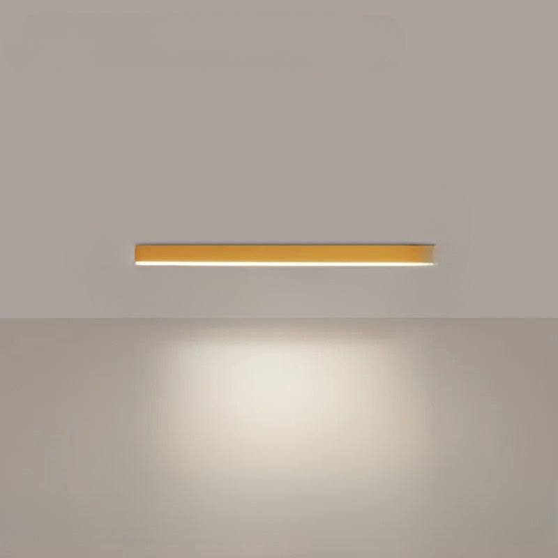 Éclairage LED intérieur, contemporain et discret. Ce plafonnier design s'adapte partout.