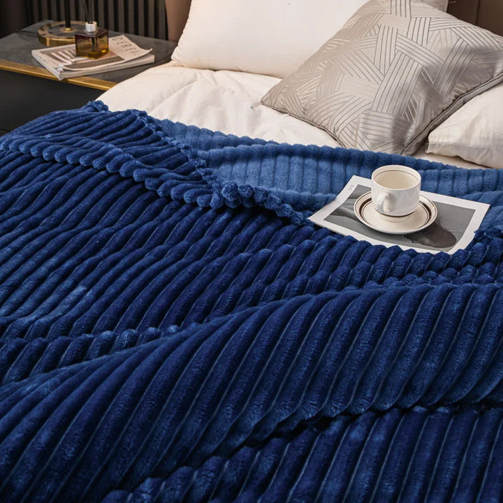 Plaid hiver LuxeCocoon, chaud et douillet pour se blottir au salon ou dans la chambre.