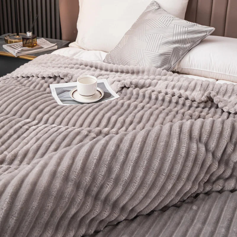 Plaid chaud LuxeCocoon pour chambre, décoration et confort assuré en polyester doux.