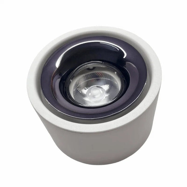 Spot LED moderne encastré en aluminium, design élégant pour plafond, éclairage intérieur de qualité.