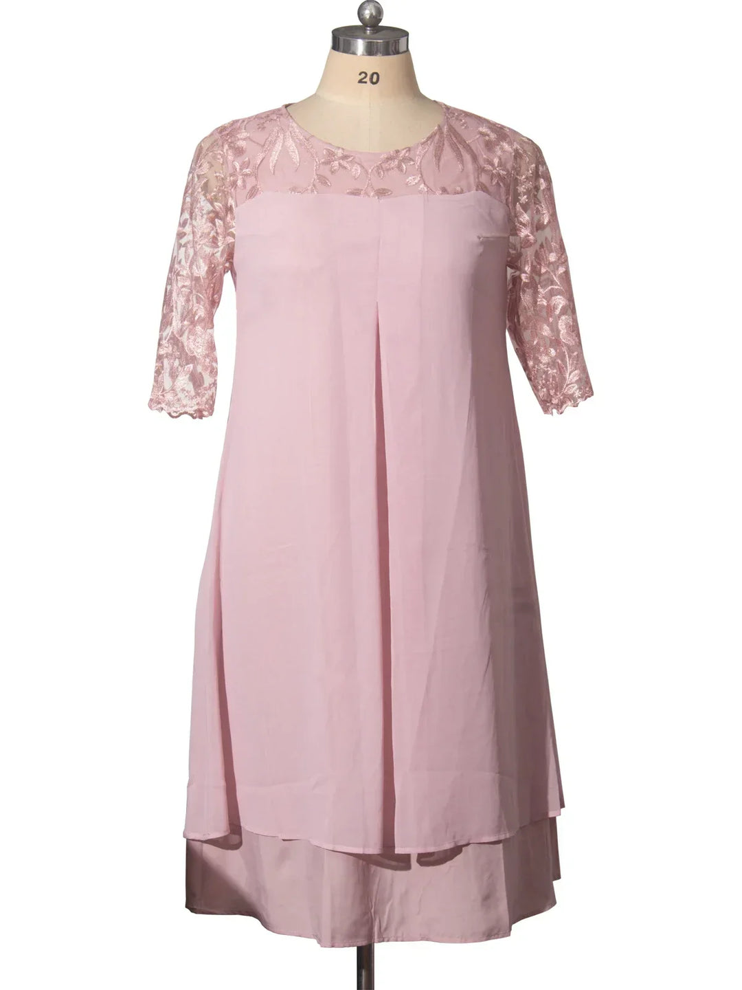 Robe de soirée grande taille femme. Motif floral automnal, broderies délicates, style élégant et chic.