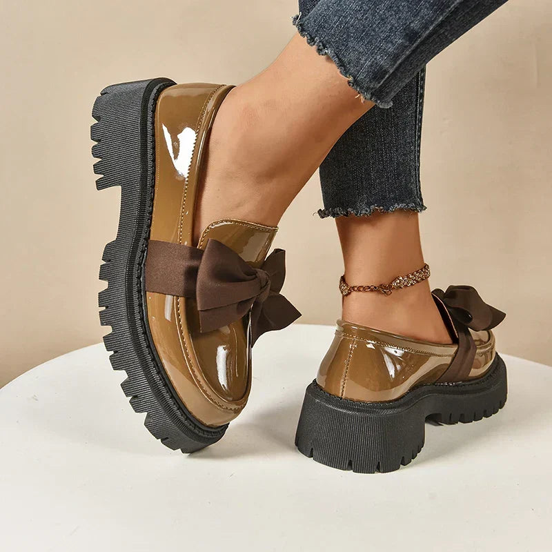 Chaussures plateforme Garisa pour femmes. Nœud papillon, look élégant et confort quotidien.