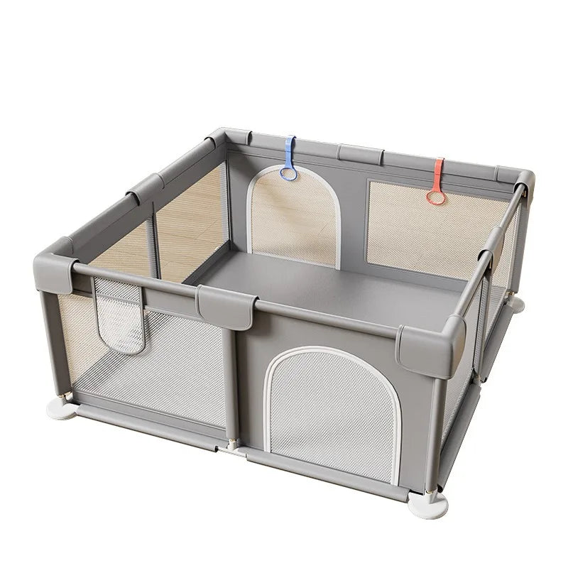 Parc bébé grand format, modulable pour enfants, crée un espace de jeu sécurisé intérieur.