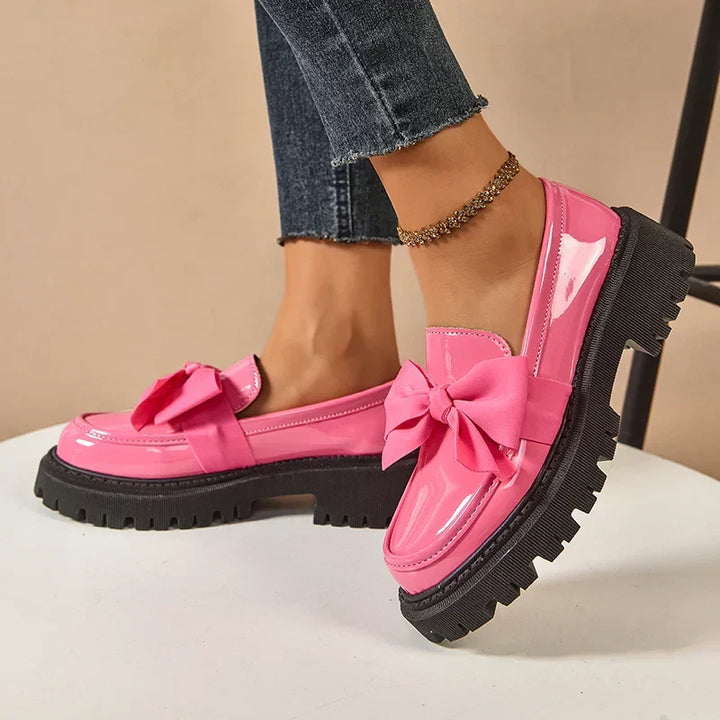 Semelle compensée Garisa pour femmes. Chaussures plateforme mode avec nœud papillon élégant.