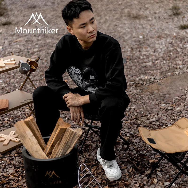 Chaise de camping ultra-légère et robuste, parfaite pour les aventures en pleine nature. Équipement essentiel.