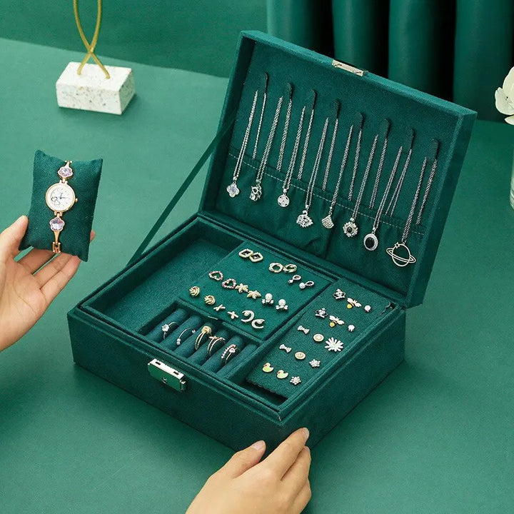 Boîte à bijoux vintage en velours rose, un cadeau femme raffiné et pratique pour organiser ses accessoires.