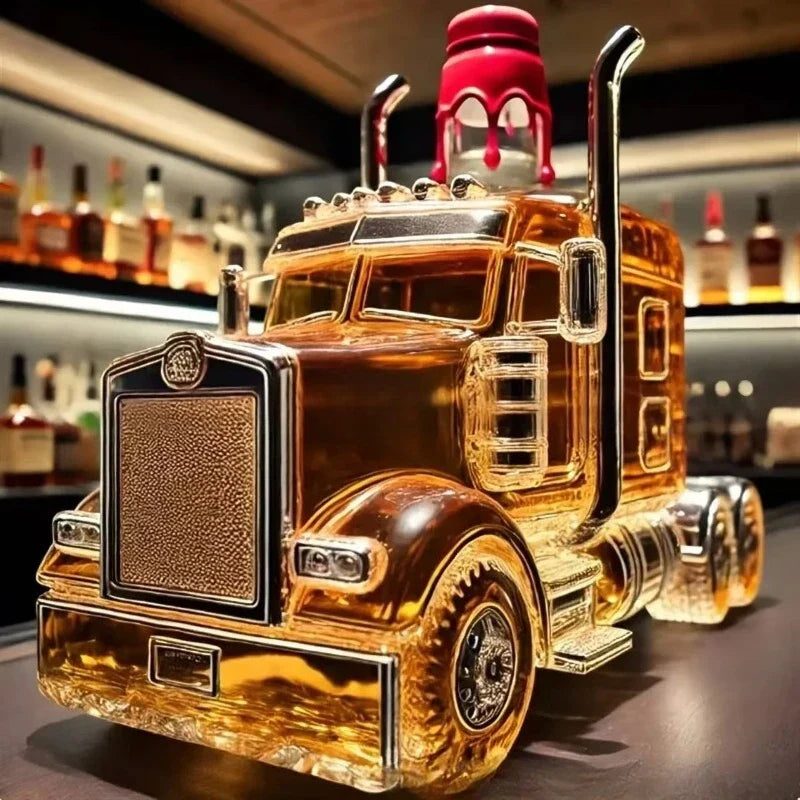 Bouteille à whisky originale en verre design camion semi-remorque, idéale pour décoration de bar ou collection.