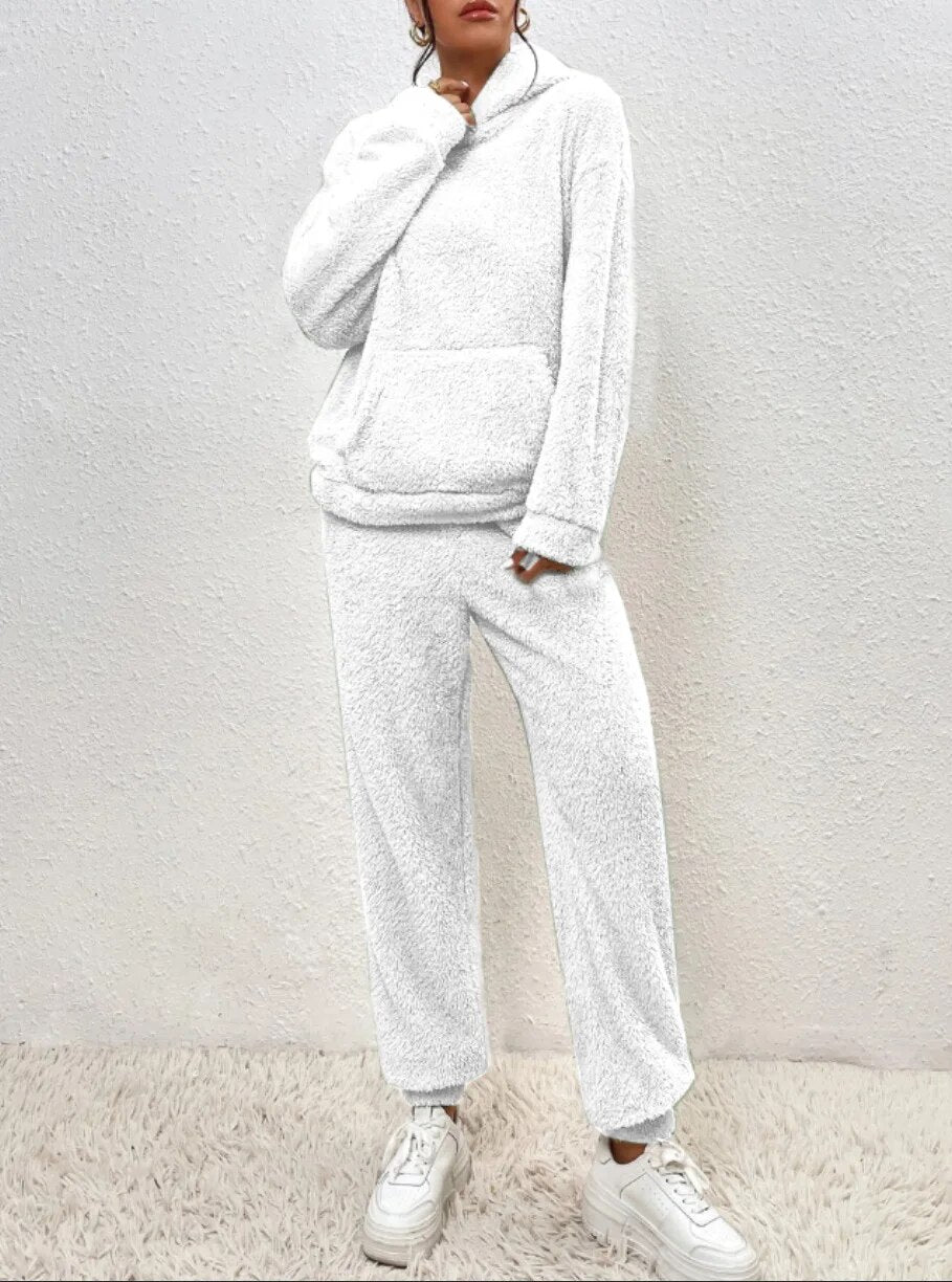 Pyjama teddy unisexe, doux et chaud, avec capuche, idéal pour le cocooning hivernal.
