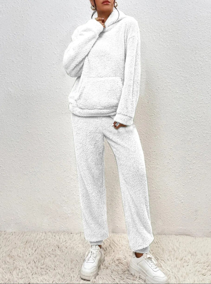 Pyjama teddy unisexe, doux et chaud, avec capuche, idéal pour le cocooning hivernal.