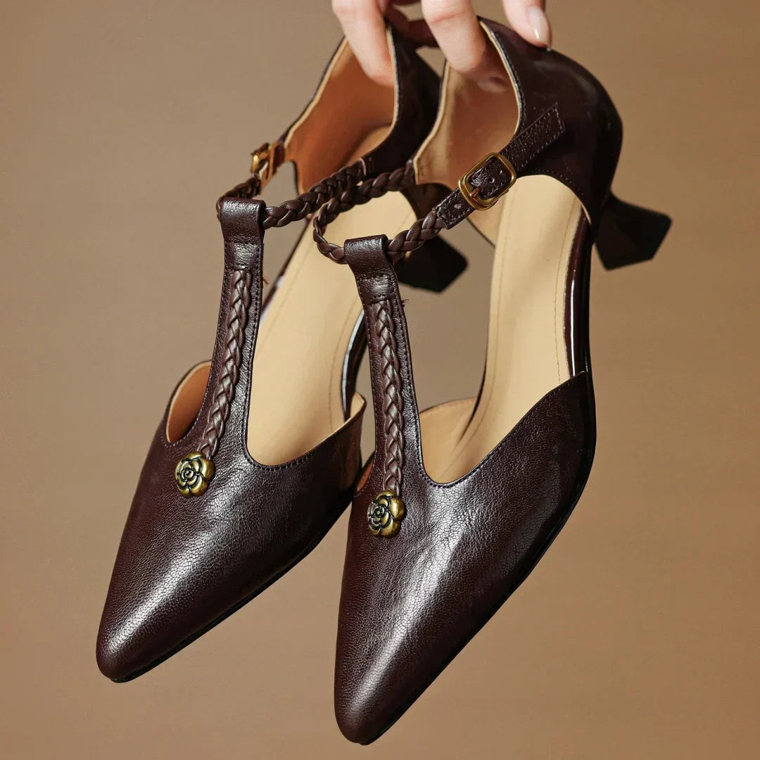 Sandales à talon fin pour femme, très chic, idéales pour soirées. Design élégant et confortable pour l'été.