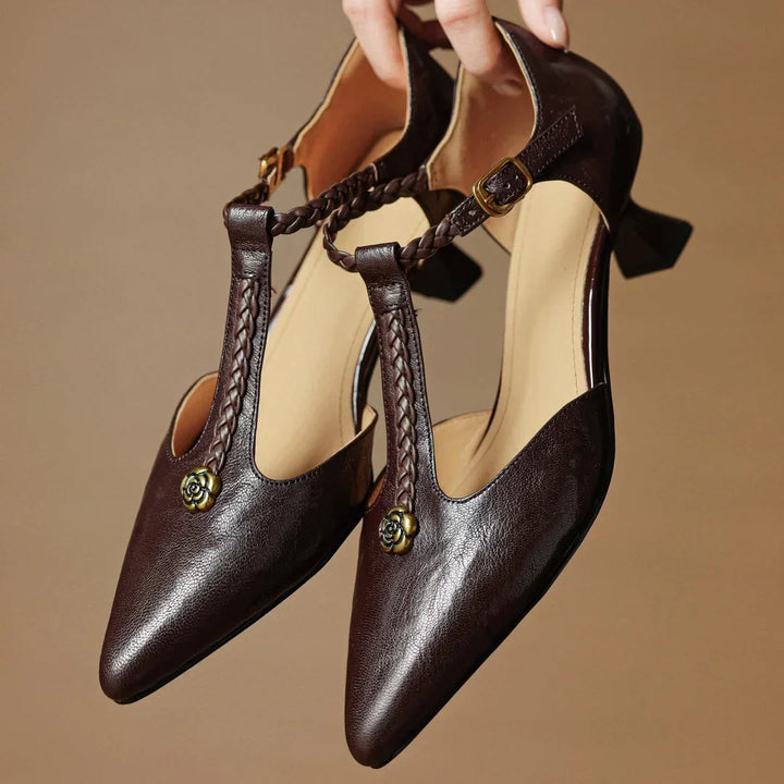 Sandales à talon fin pour femme, très chic, idéales pour soirées. Design élégant et confortable pour l'été.