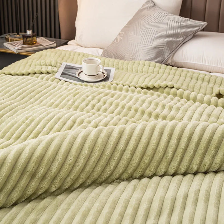 Plaid polyester LuxeCocoon, doux et chaud pour votre maison, parfait pour le salon.