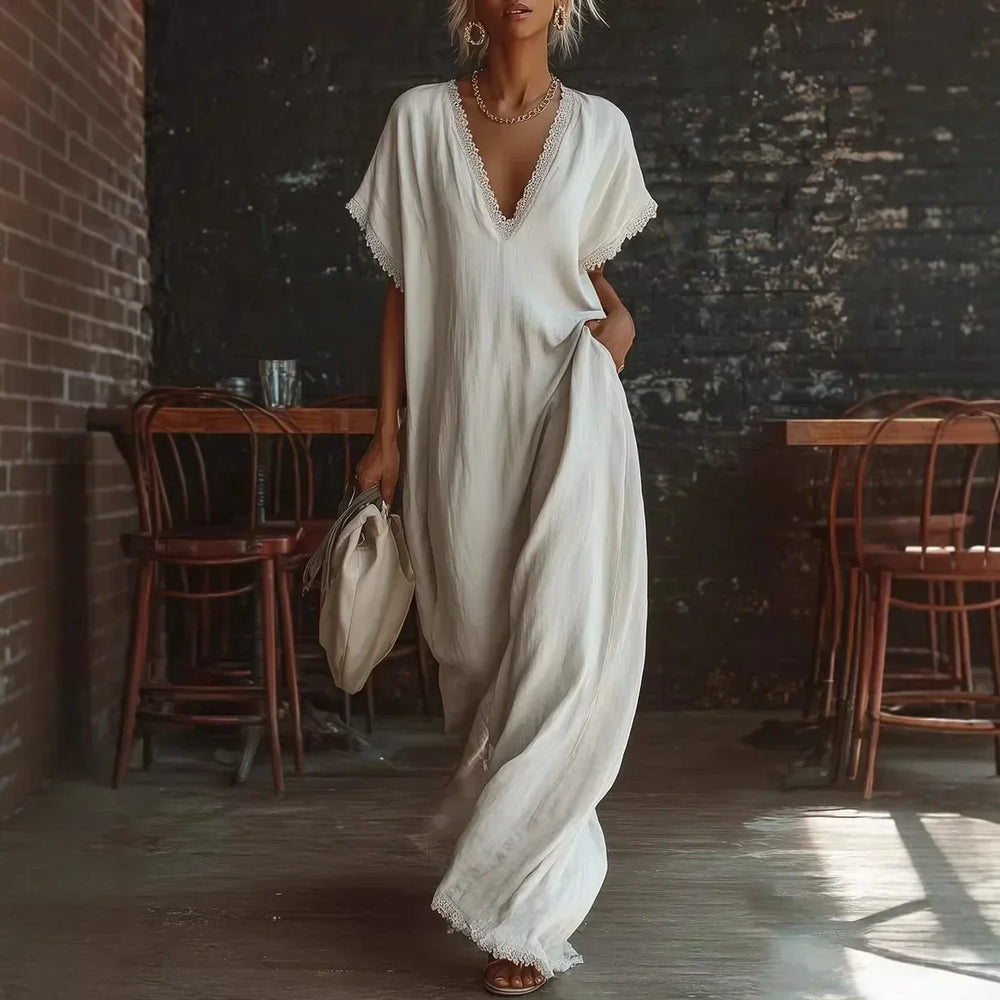 Robe femme chic longue fluide en polyester, col V et dentelle. Idéale pour vacances ou soirée décontractée.