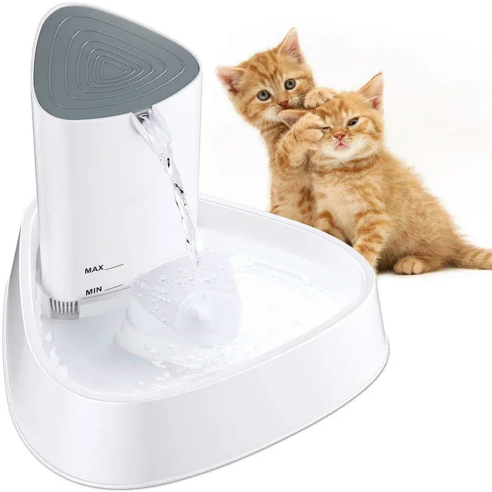 Fontaine à eau automatique pour chats et petits chiens, assure une hydratation constante et filtrée.