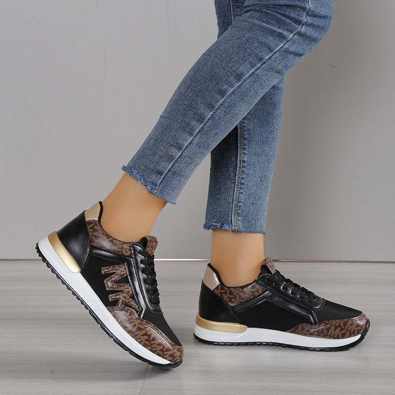 Chaussures de sport femme décontractées, avec semelle antidérapante et design moderne.