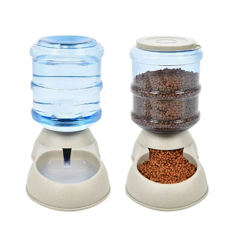 Distributeur automatique de croquettes 3.75L pour chiens et chats, alimentation autonome par gravité.