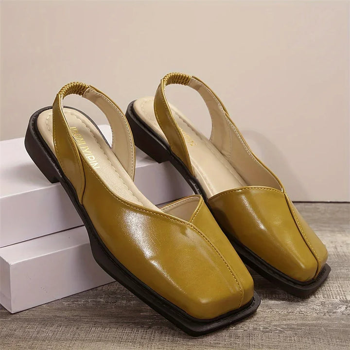 Chaussures de ville femme Carmen, bout carré et bride arrière. Élégance moderne.