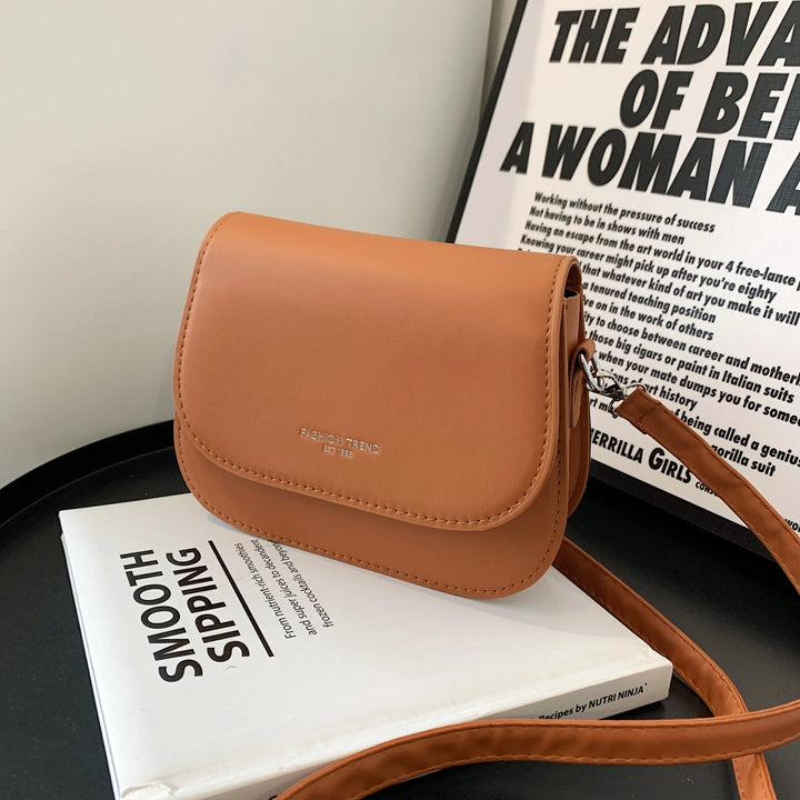 Élégant petit sac à main pour filles, parfait pour compléter une tenue, en similicuir résistant.