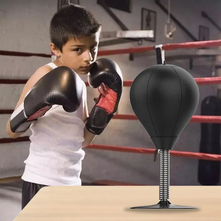 Mini sac de frappe MindStrike avec ventouse, noir et rouge, pour stabilité optimale et soulagement anti-stress.