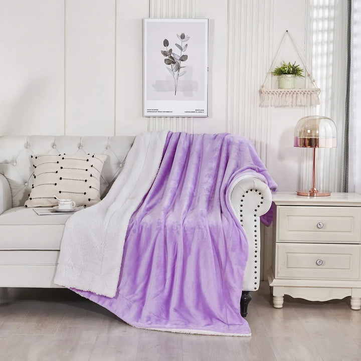 Couverture polaire sherpa réversible de qualité, durable et douce pour un usage quotidien à la maison.
