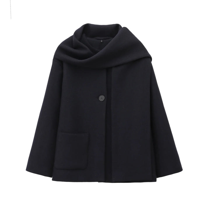 Manteau femme vin rouge élégant, coupe chic et col enveloppant. Idéal pour la mode hivernale féminine.