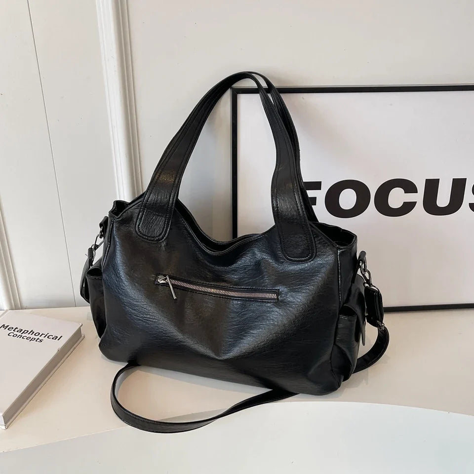 Sac cabas élégant Magda posé, montrant sa structure et ses poignées robustes et pratiques.