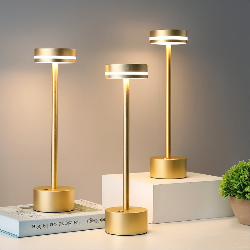 Lampe de table LED portable et élégante, rechargeable, offrant une ambiance lumineuse douce pour décoration intérieure.
