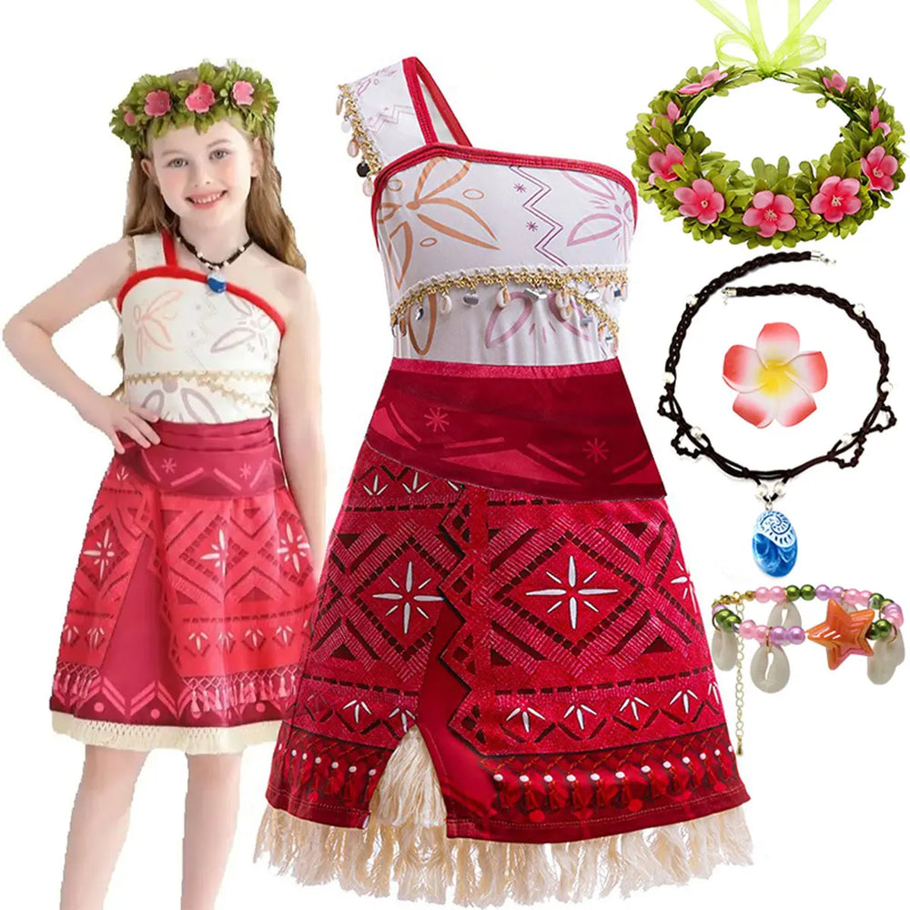 Enfant souriante en déguisement de princesse océanique, robe brillante, prête pour un carnaval ou jeu de rôle féerique.