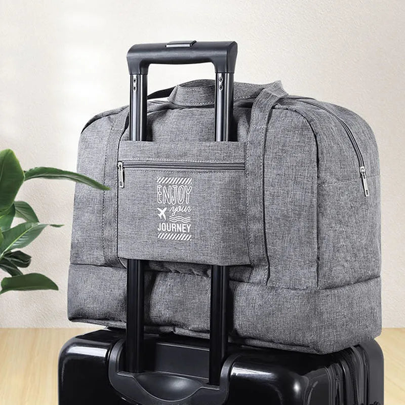 Sac de voyage pliable femme rose, idéal pour week-end ou cabine, léger et pratique.