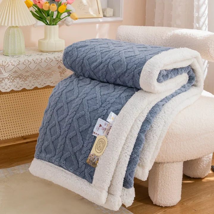 Couverture polaire sherpa réconfortante, chaude et moelleuse, pour des moments de pure détente à la maison.
