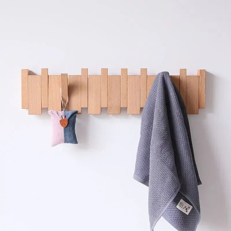 Porte-manteau mural bois style piano. Fonctionnel et décoratif, idéal pour organiser votre hall.