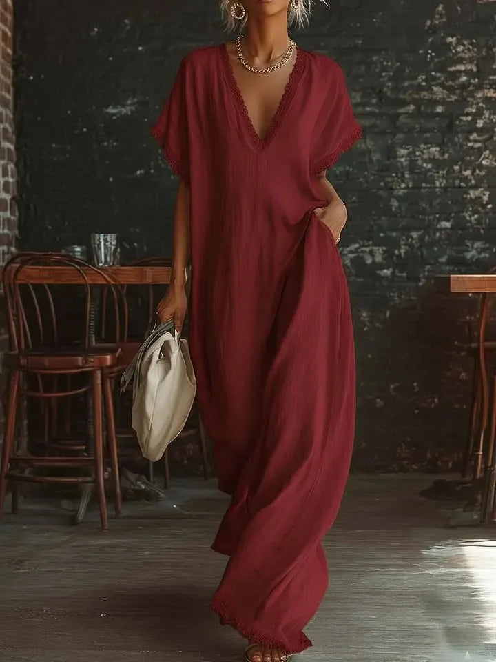 Élégante robe longue fluide femme, col V et dentelle. Parfaite pour l'été chic et les vacances fashion.