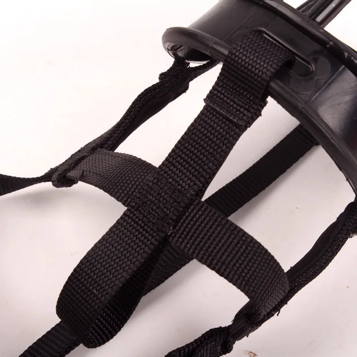Muselière en silicone pour chien, résistante et facile à ajuster. Parfaite pour le dressage et la promenade.