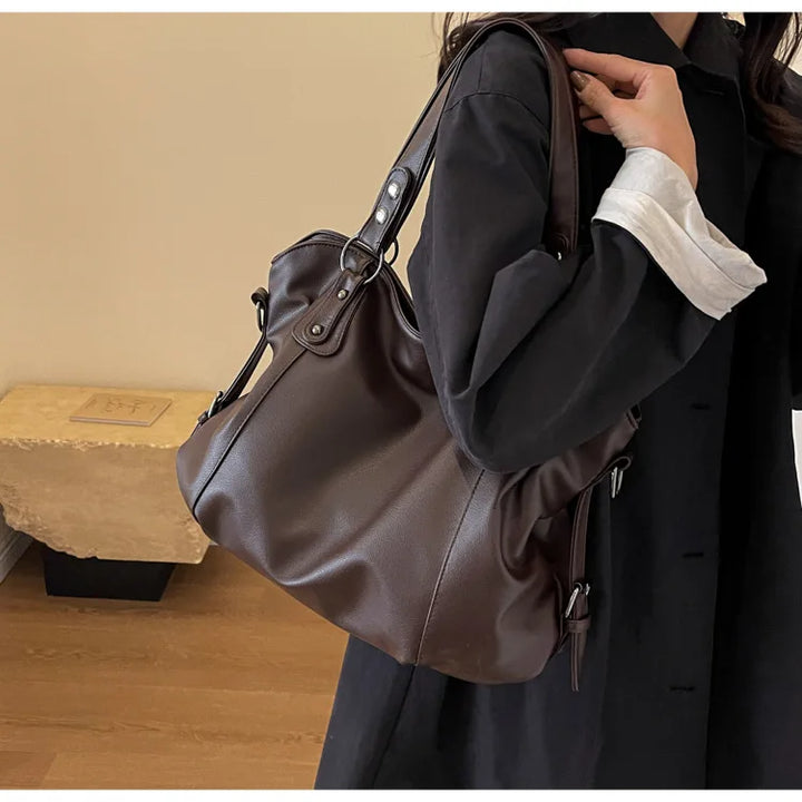 Sac de travail pour femme, grand format en cuir, organisé et professionnel, style élégant garanti.
