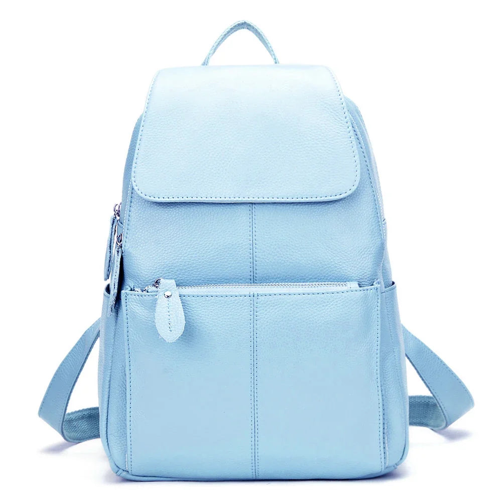 Vue de profil d'un sac à dos femme en cuir de qualité maroquinerie, accessoire mode polyvalent.