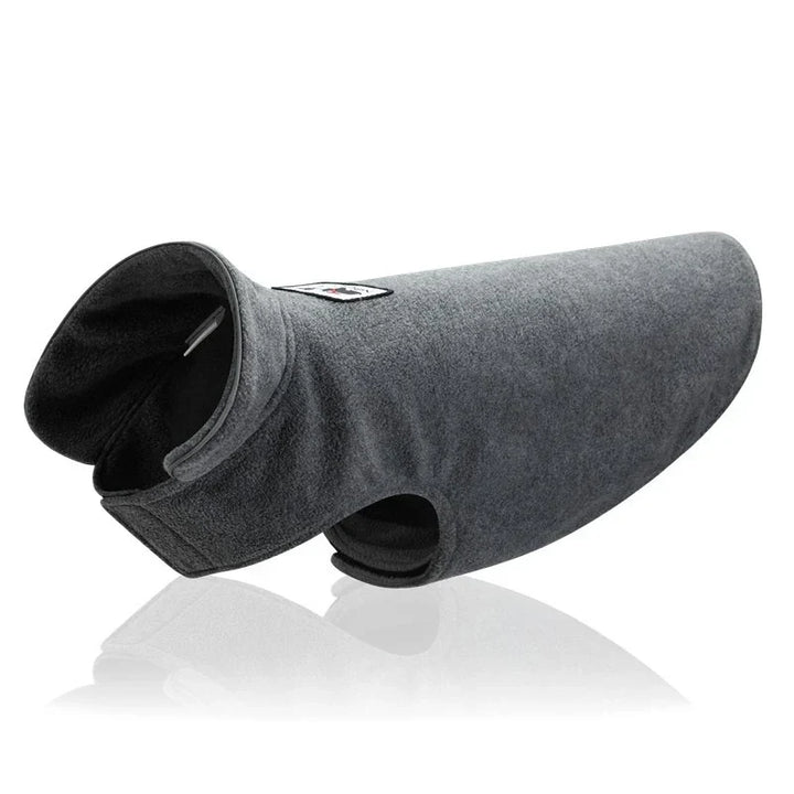 Veste PawShield hiver pour chien, imperméable, doublure chaude, bandes réfléchissantes. Confort et sécurité.