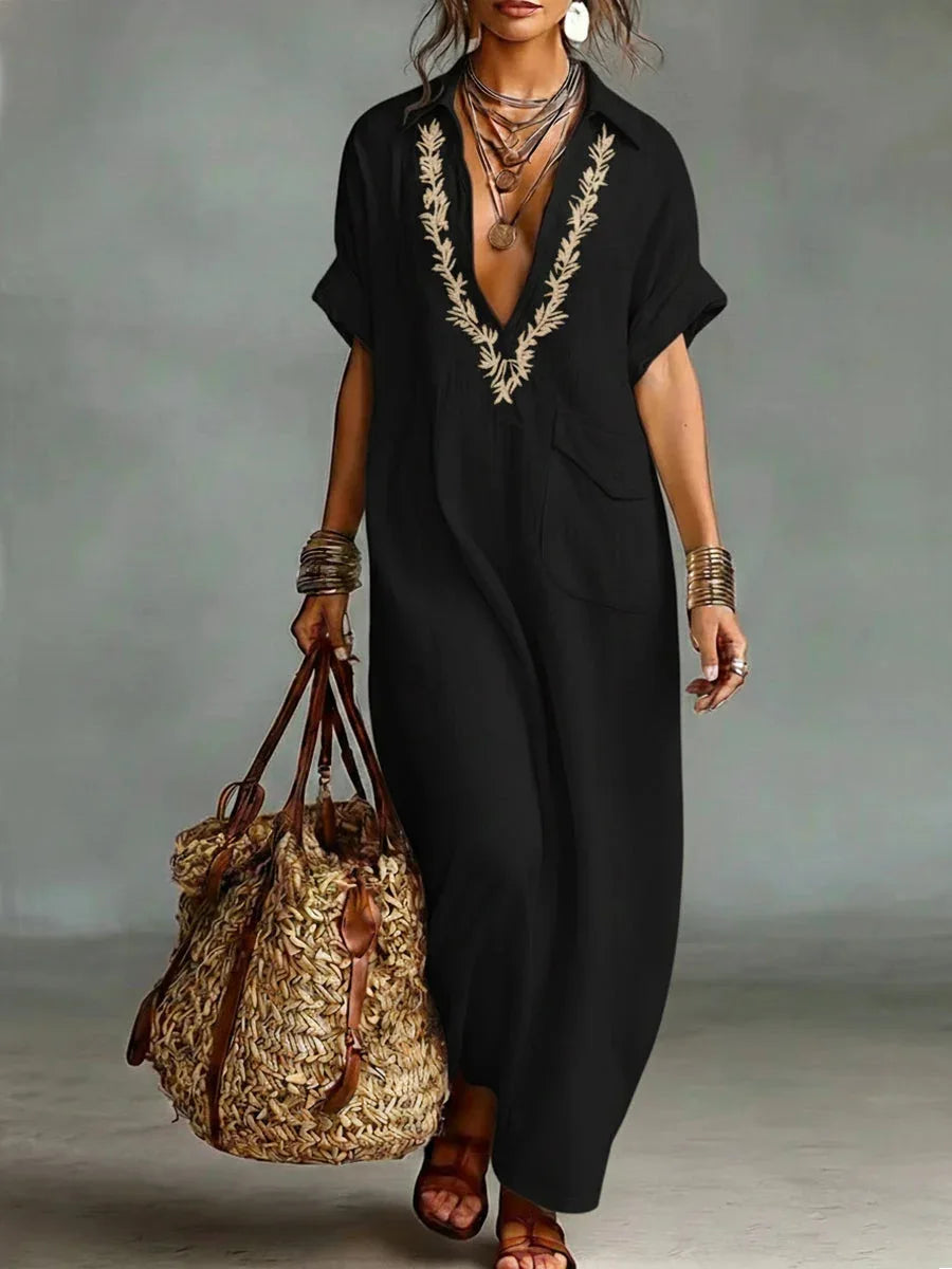 Robe kaftan femme estivale, coupe fluide et ample, style bohème. Col V brodé pour look vacances.
