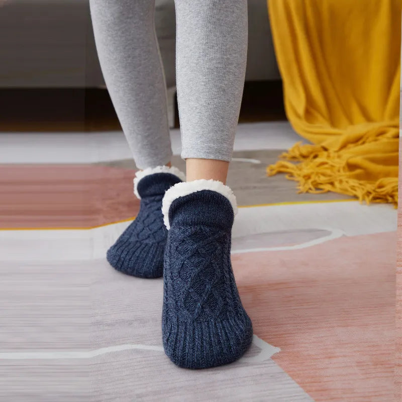Gardez vos pieds au chaud cet hiver avec ces chaussettes thermiques épaisses pour la maison, unisexes.