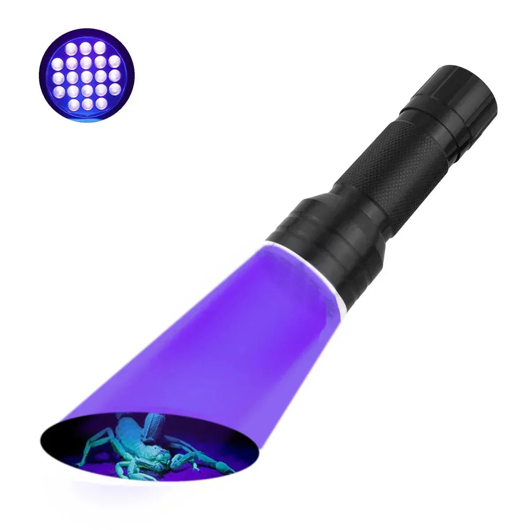 Lampe torche UV 395nm compacte pour identifier rapidement les taches d'urine d'animaux et garder votre maison propre.