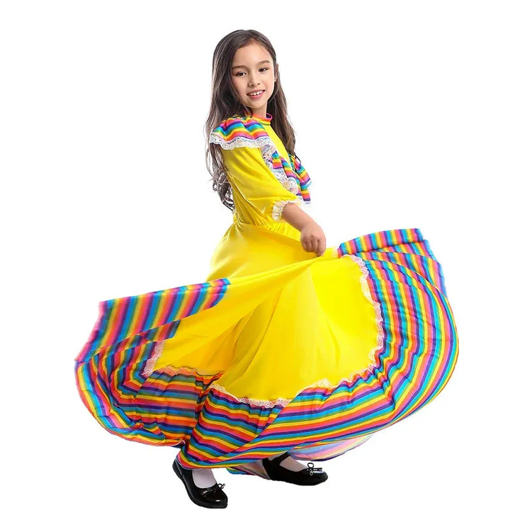 Robe de danse mexicaine authentique pour fille, vêtement enfant coloré idéal pour spectacles et festivals culturels.