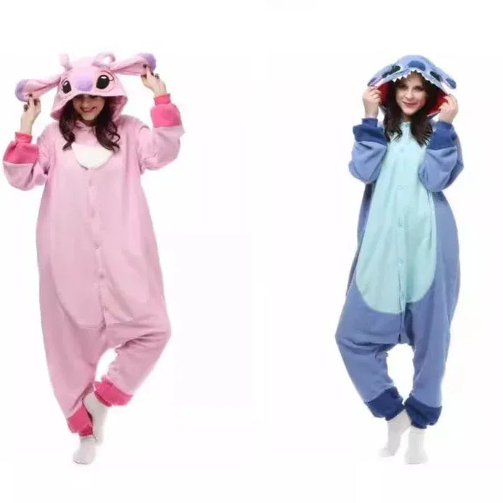 Déguisement pyjama kawaii unisexe adulte, doux et confortable, idéal pour soirées à thème et cosplay fun.