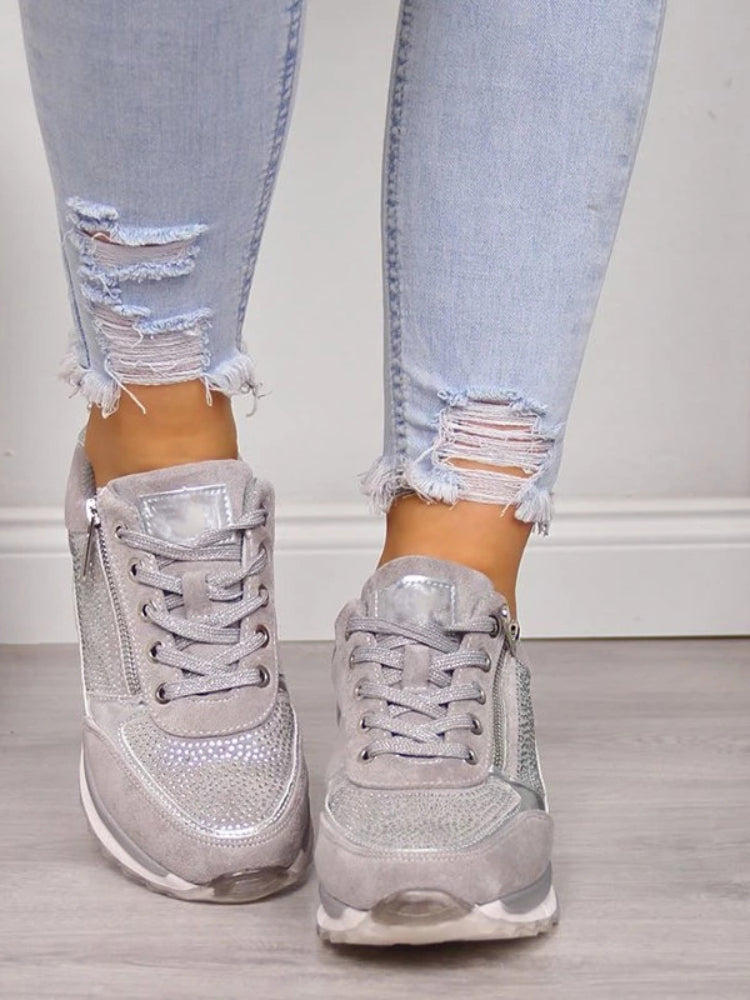 Baskets femme élégantes pour un confort quotidien optimal, légères et stylées, idéales pour les pieds.