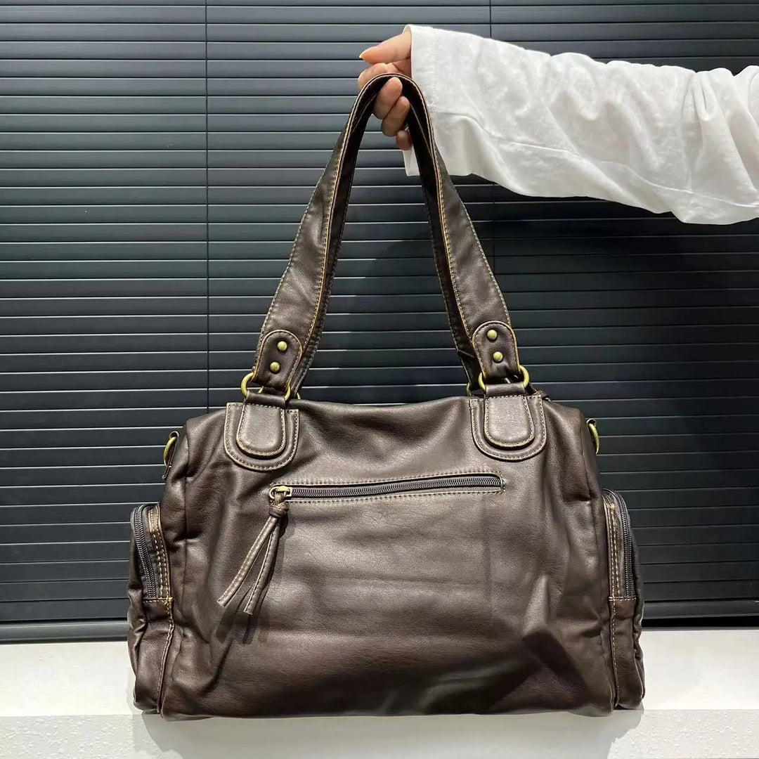 Sac cabas marron foncé pour femme, grand et spacieux. Idéal pour organiser vos affaires avec style élégant en cuir PU.