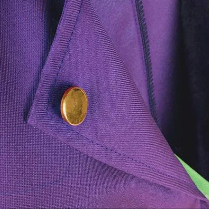 Veste tuxedo violette iconique du Joker, élément central pour un cosplay détaillé ou une fête costumée.