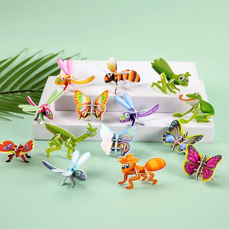 Enfant assemblant un puzzle 3D d'insecte en papier InsectiCraft, activité éducative DIY stimulant la motricité fine.