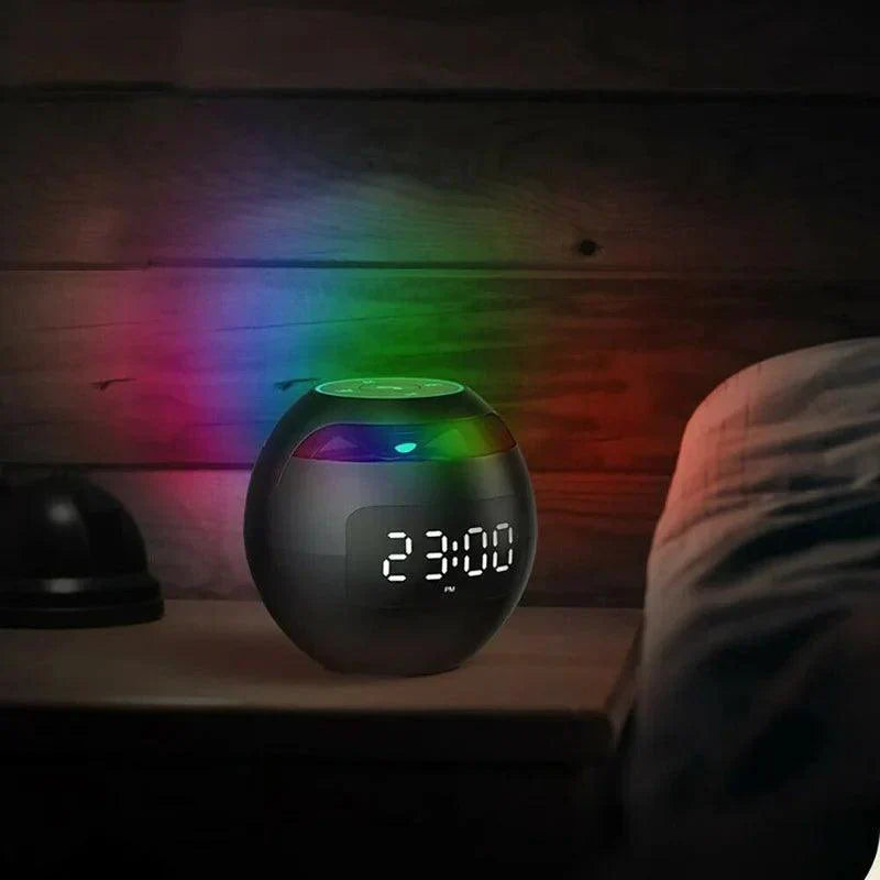 Enceinte Bluetooth multifonctionnelle avec réveil et lumière LED d'ambiance, idéale pour la musique et la détente.