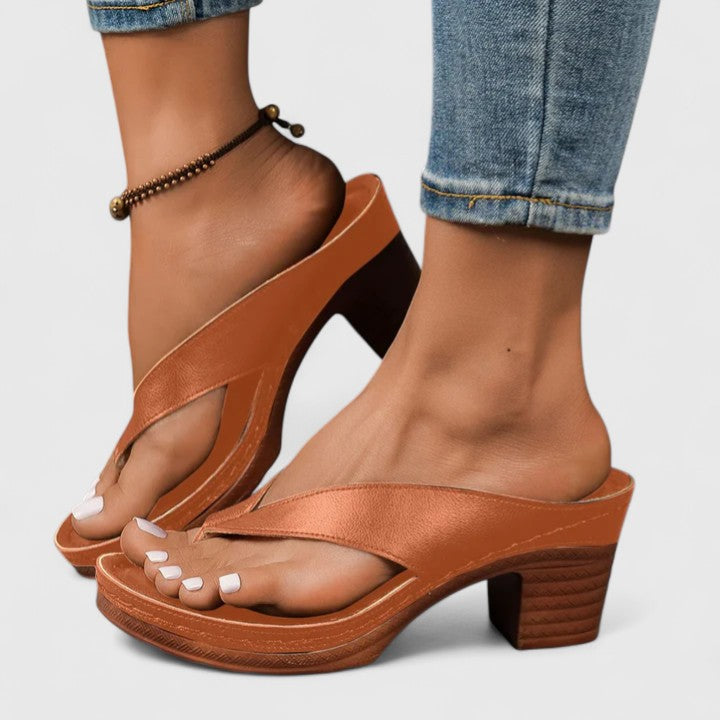 Talons élégants pour femmes, design moderne combinant esthétique raffinée et confort orthopédique.